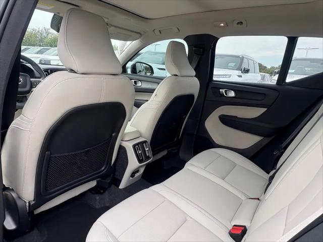 2026 Volvo XC40 Plus, B5 AWD Gas (mild hybrid), Dark