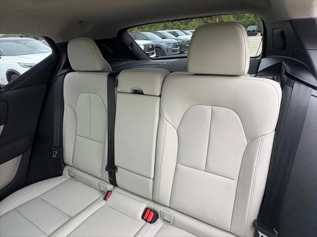 2026 Volvo XC40 Plus, B5 AWD Gas (mild hybrid), Dark