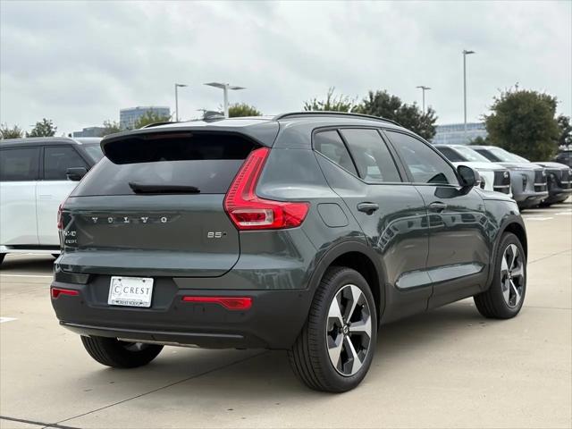 2026 Volvo XC40 Plus, B5 AWD Gas (mild hybrid), Dark