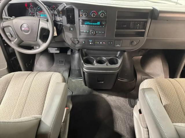 2025 GMC Savana Passenger RWD 2500 Regular Wheelbase LT