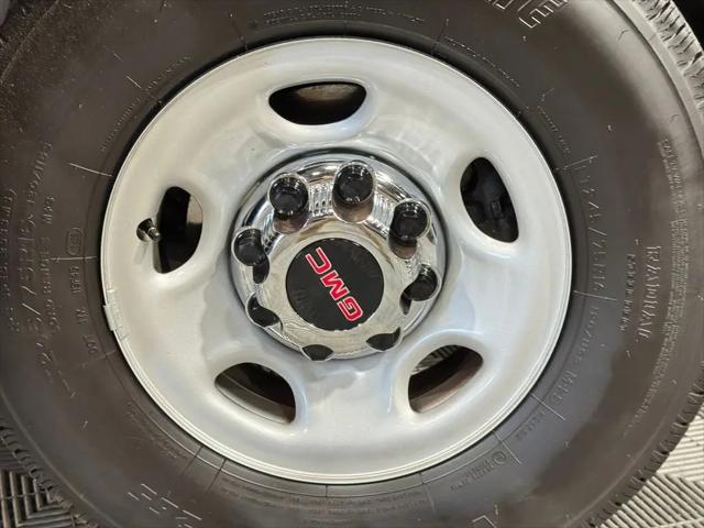 2025 GMC Savana Passenger RWD 2500 Regular Wheelbase LT