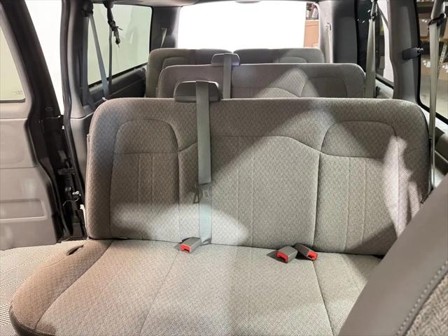 2025 GMC Savana Passenger RWD 2500 Regular Wheelbase LT
