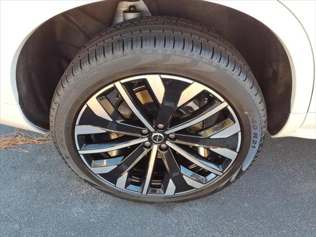 2026 Volvo XC90 Ultra Dark Theme, B6 AWD Gas (mild hybrid), Gasoline, 7 Seats