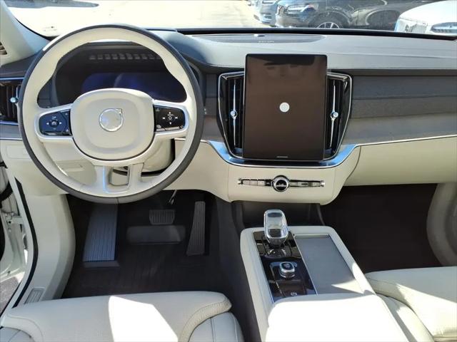 2026 Volvo XC90 Ultra Dark Theme, B6 AWD Gas (mild hybrid), Gasoline, 7 Seats