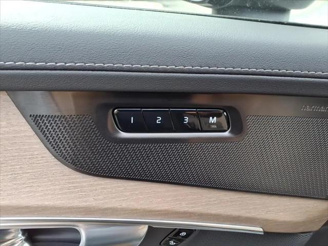 2026 Volvo XC90 Ultra Dark Theme, B6 AWD Gas (mild hybrid), Gasoline, 7 Seats