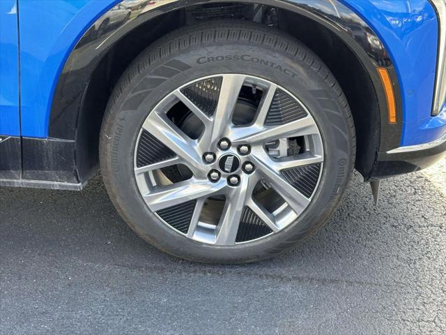 2025 Cadillac iQ Luxury 1 AWD