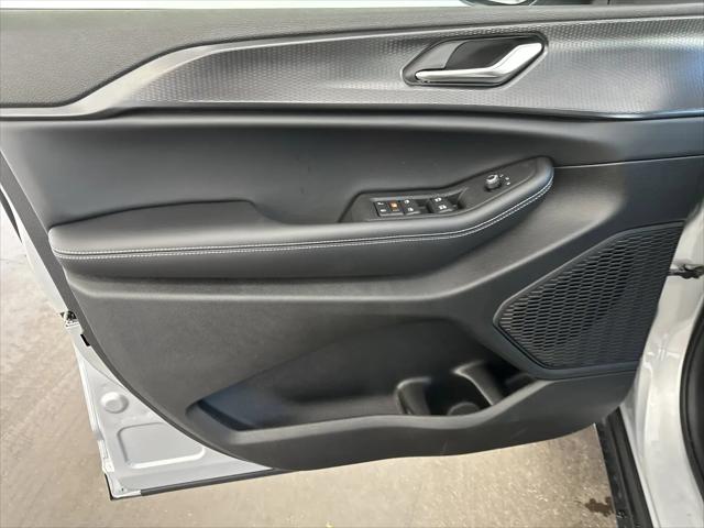 2025 Jeep Grand Cherokee L Laredo X 4x4