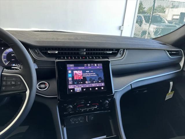 2025 Jeep Grand Cherokee L Laredo X 4x4