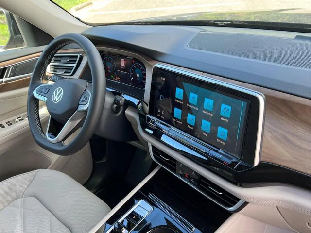 2026 Volkswagen Atlas SE with Technology