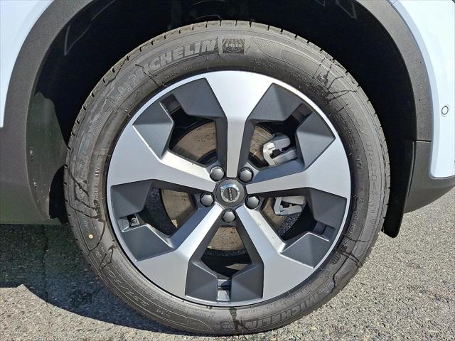 2026 Volvo XC40 Plus, B5 AWD Gas (mild hybrid), Dark