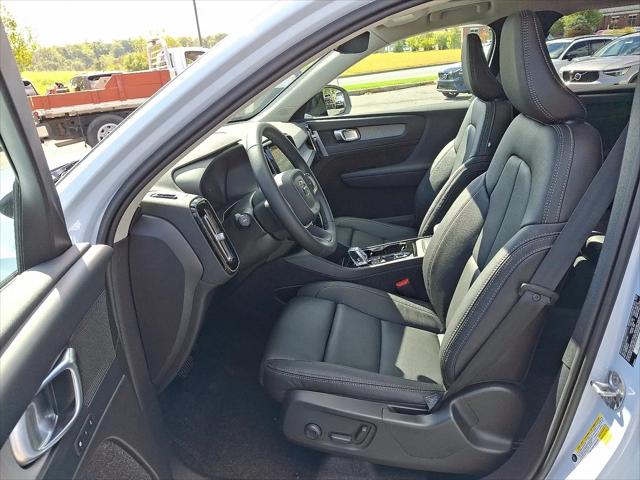 2026 Volvo XC40 Plus, B5 AWD Gas (mild hybrid), Dark
