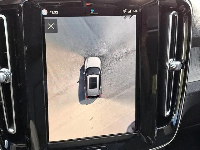 2026 Volvo XC40 Plus, B5 AWD Gas (mild hybrid), Dark