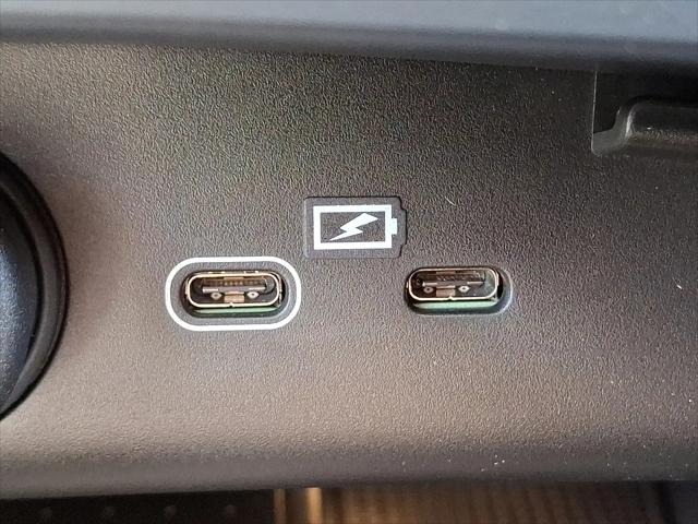 2026 Volvo XC40 Plus, B5 AWD Gas (mild hybrid), Dark