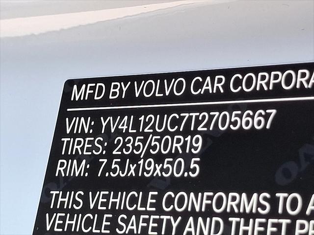 2026 Volvo XC40 Plus, B5 AWD Gas (mild hybrid), Dark