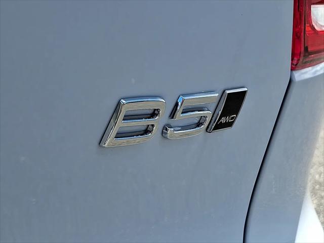 2026 Volvo XC40 Plus, B5 AWD Gas (mild hybrid), Dark