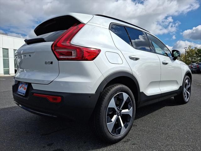 2026 Volvo XC40 Plus, B5 AWD Gas (mild hybrid), Dark