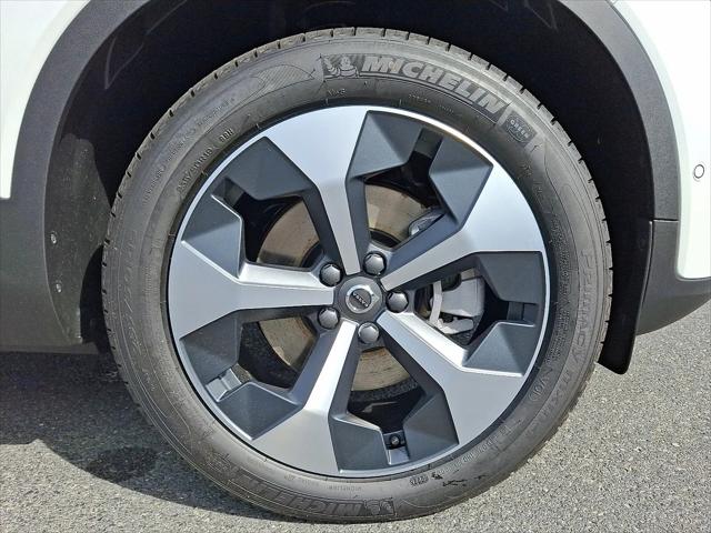 2026 Volvo XC40 Plus, B5 AWD Gas (mild hybrid), Dark