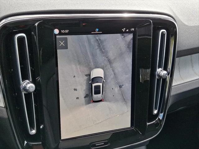 2026 Volvo XC40 Plus, B5 AWD Gas (mild hybrid), Dark