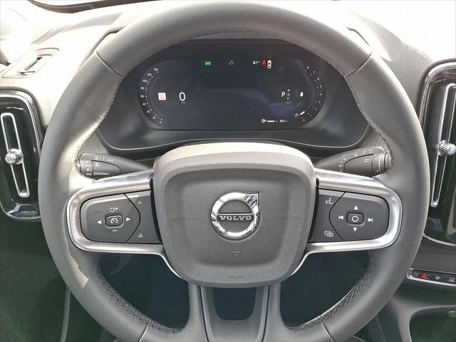 2026 Volvo XC40 Plus, B5 AWD Gas (mild hybrid), Dark