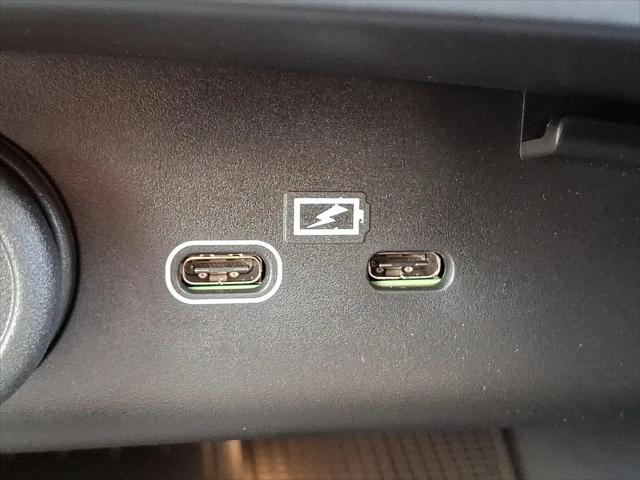 2026 Volvo XC40 Plus, B5 AWD Gas (mild hybrid), Dark