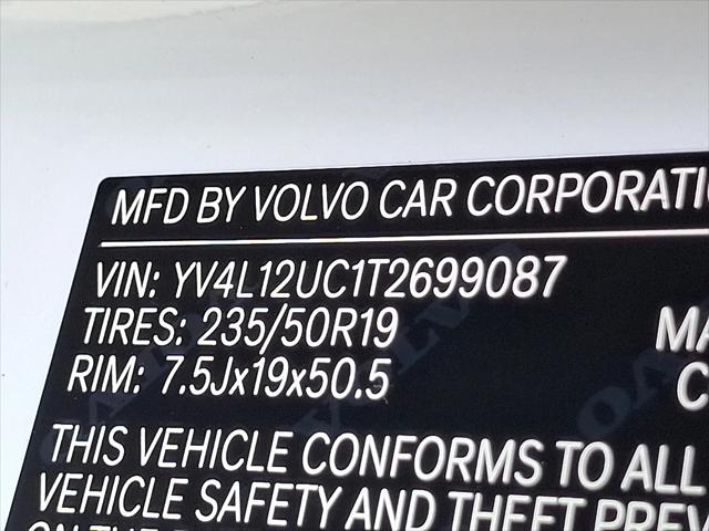 2026 Volvo XC40 Plus, B5 AWD Gas (mild hybrid), Dark