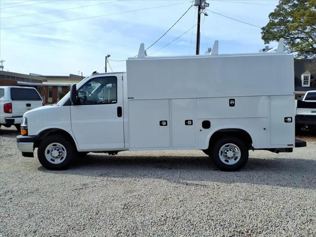2025 Chevrolet Express Cutaway Work Van