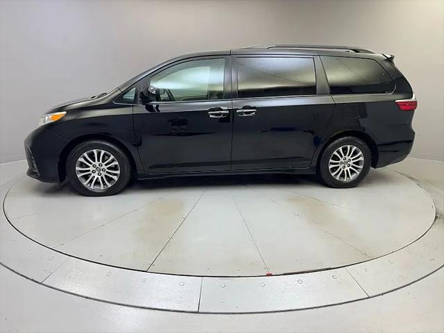 2020 Toyota Sienna XLE
