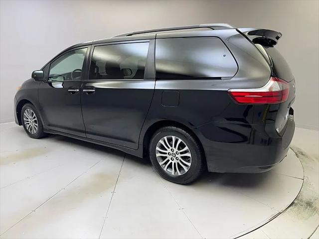 2020 Toyota Sienna XLE