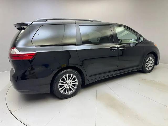 2020 Toyota Sienna XLE