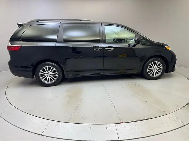 2020 Toyota Sienna XLE