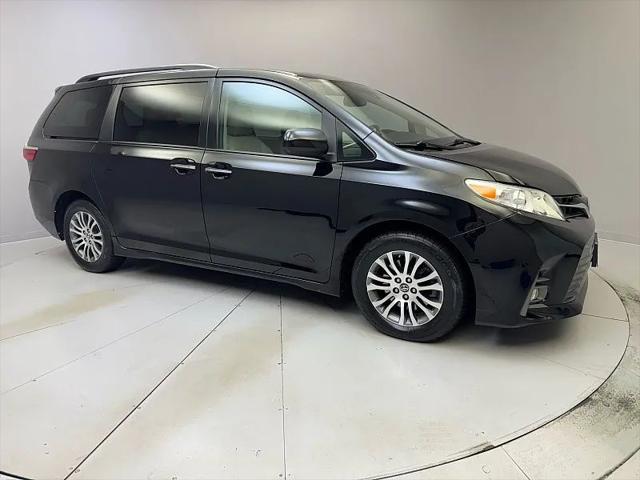 2020 Toyota Sienna XLE