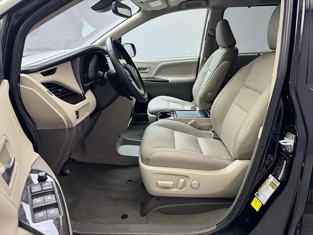 2020 Toyota Sienna XLE