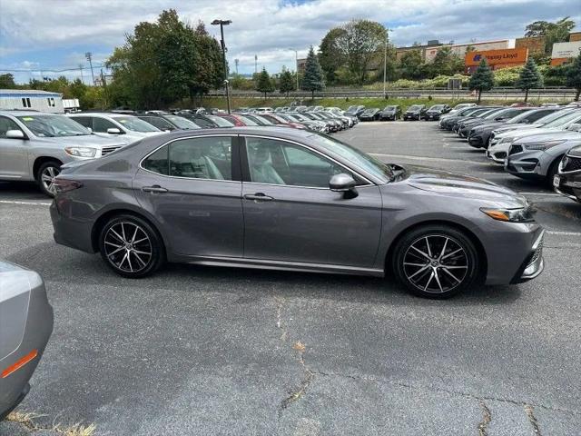2023 Toyota Camry SE Hybrid