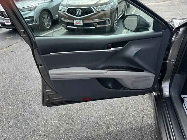 2023 Toyota Camry SE Hybrid