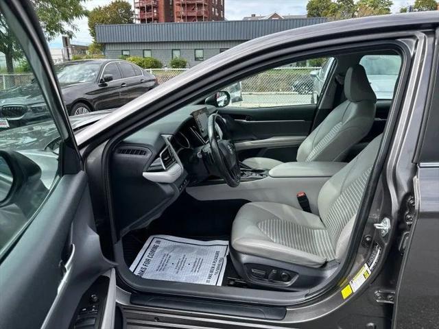 2023 Toyota Camry SE Hybrid