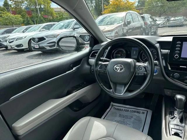 2023 Toyota Camry SE Hybrid