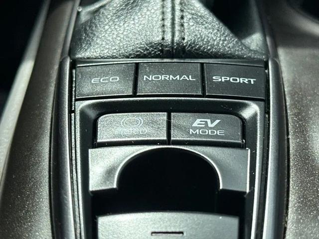 2023 Toyota Camry SE Hybrid