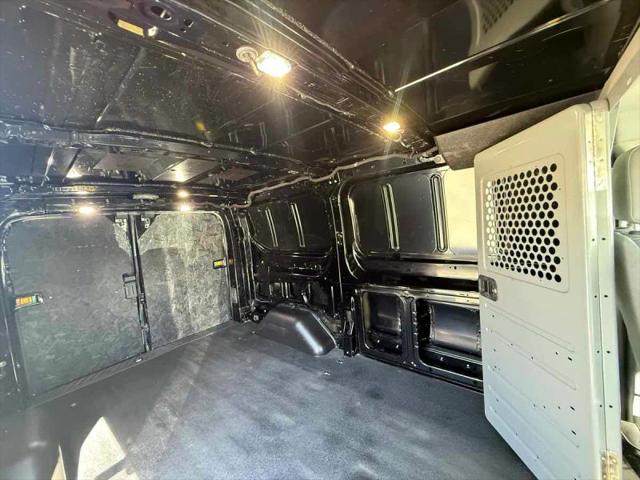 2018 Ford Transit w/Sliding Side Door w/RWB