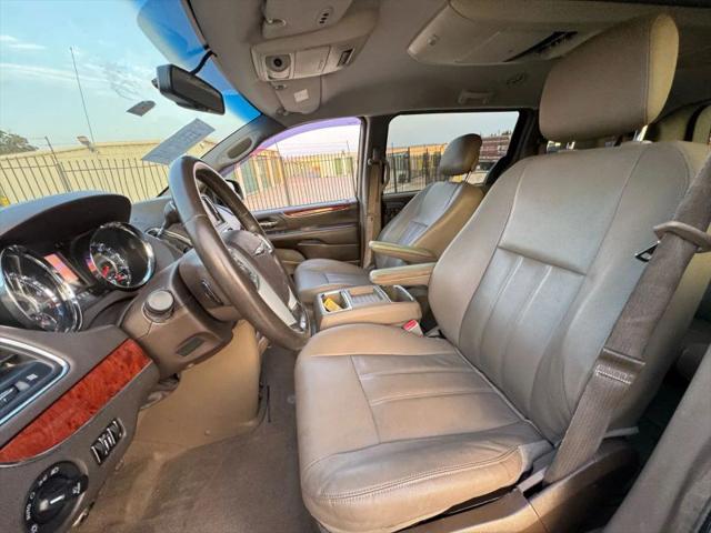 2013 Chrysler Town & Country Touring