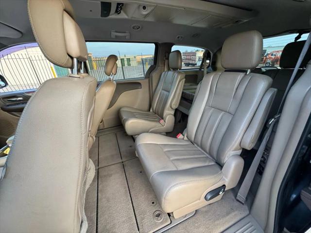 2013 Chrysler Town & Country Touring