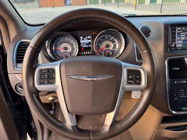 2013 Chrysler Town & Country Touring