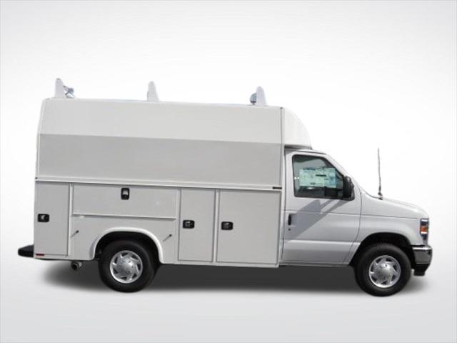 2026 Ford E-350 Cutaway Base