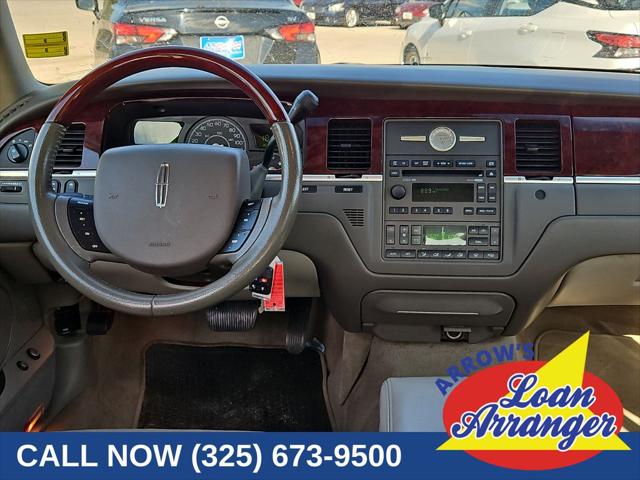 2005 Lincoln Town Car Signature Limited