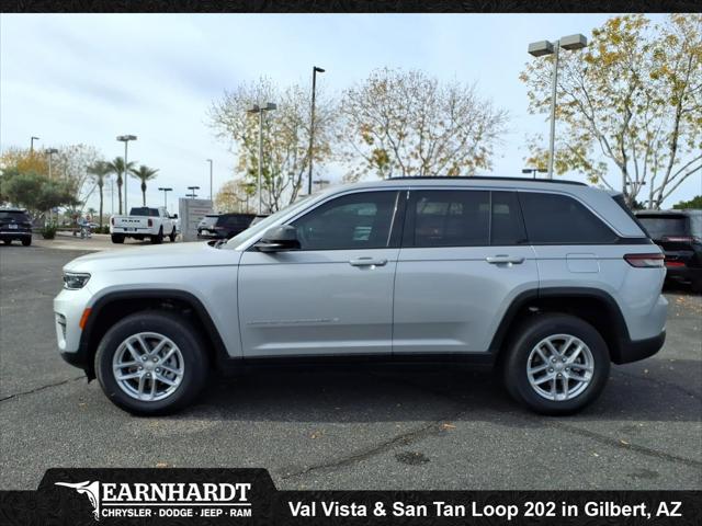2025 Jeep Grand Cherokee GRAND CHEROKEE LAREDO X 4X4
