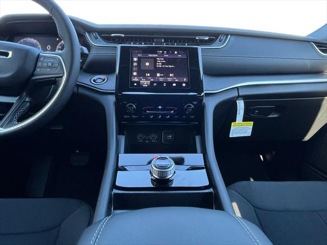 2025 Jeep Grand Cherokee GRAND CHEROKEE LAREDO X 4X2