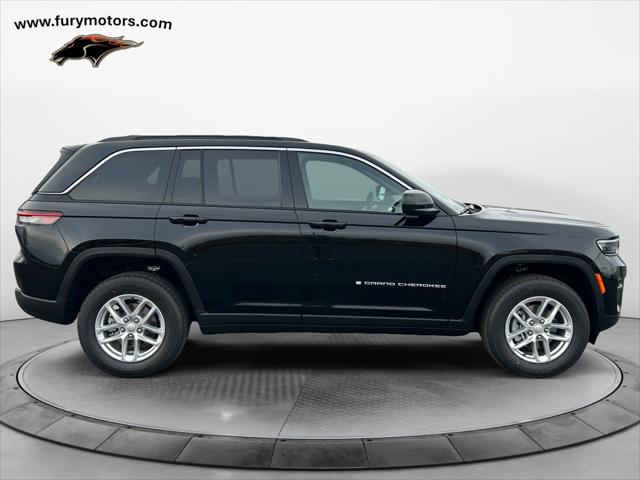 2025 Jeep Grand Cherokee GRAND CHEROKEE LAREDO X 4X4