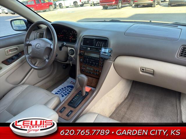 2000 Lexus ES 300 Base