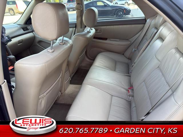2000 Lexus ES 300 Base