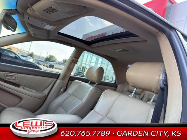 2000 Lexus ES 300 Base