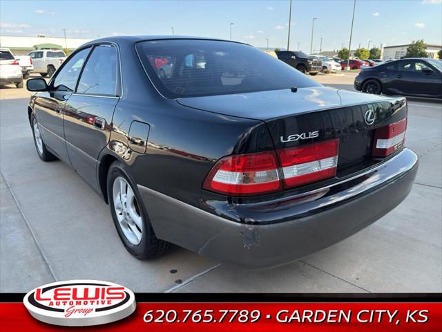 2000 Lexus ES 300 Base